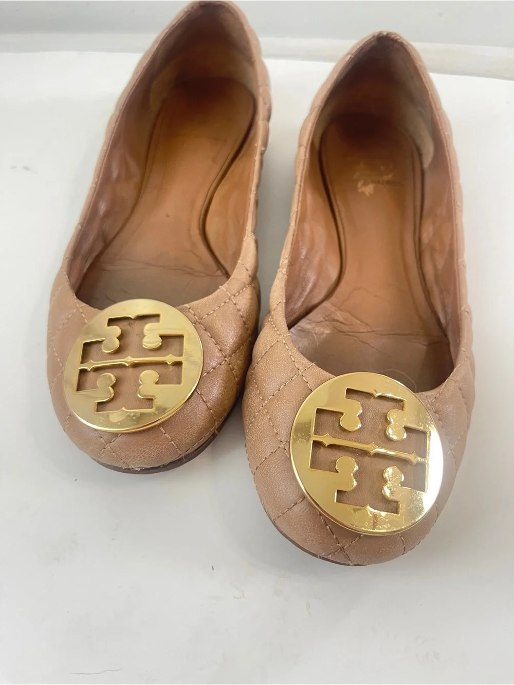 Tory Burch Flats Size 9 Sand With Gold Emblem Quilted Minnie Flats - Picture 3 of 8